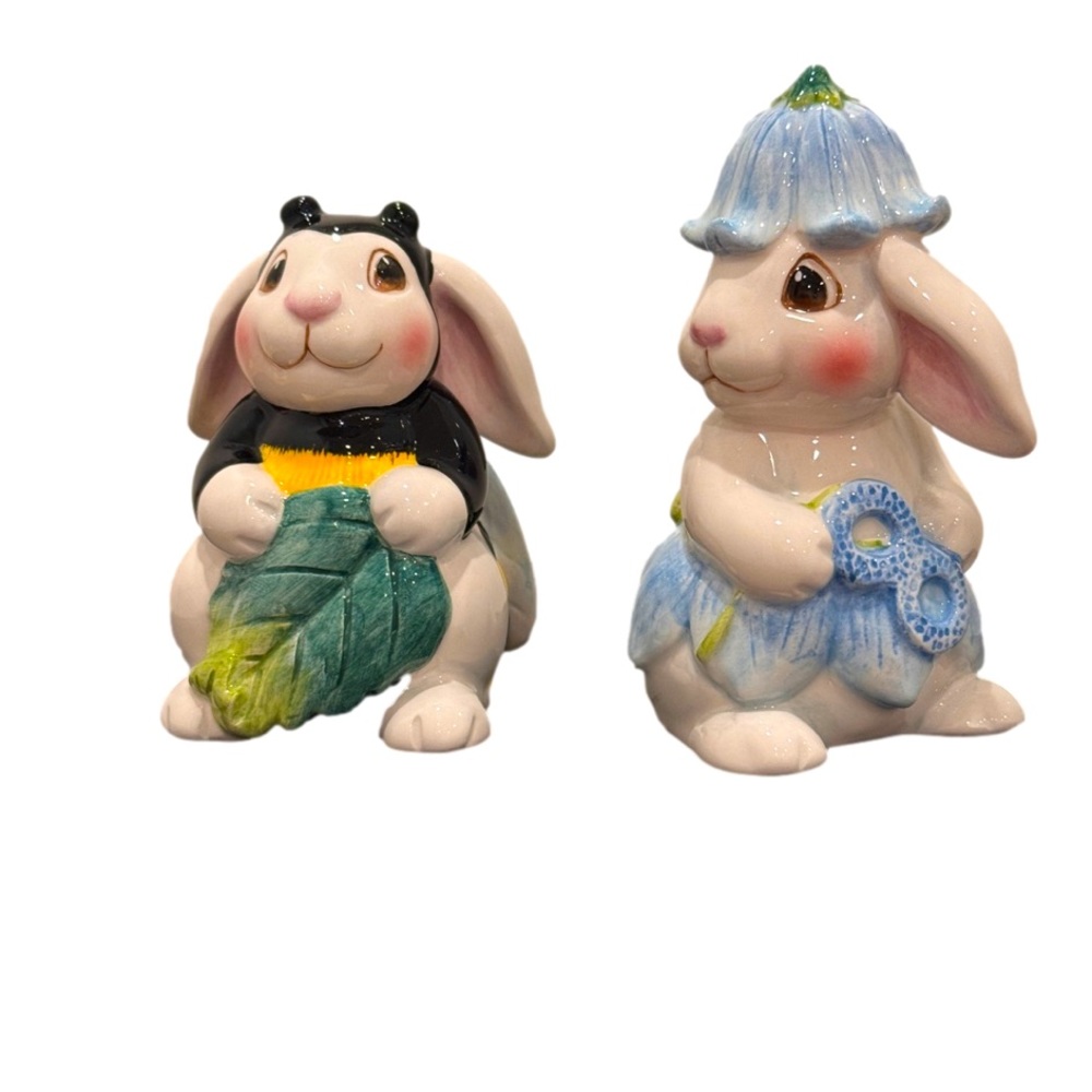 FITZ AND FLOYD®
ESSENTIALS
Halloween Bunny Blooms Ceramic Figurines Collectibles